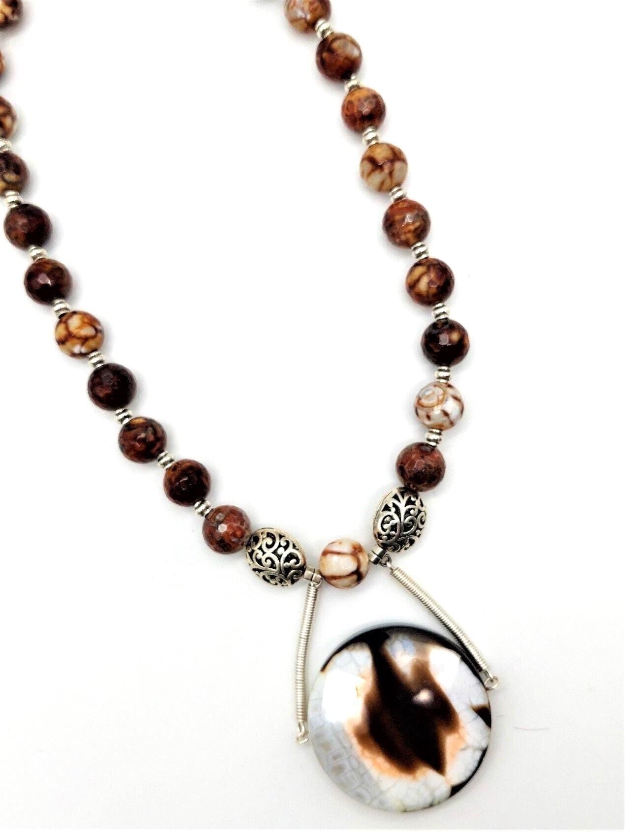 Brown and White Faceted Agate Disc Pendant Necklace with Crackle Agate beads