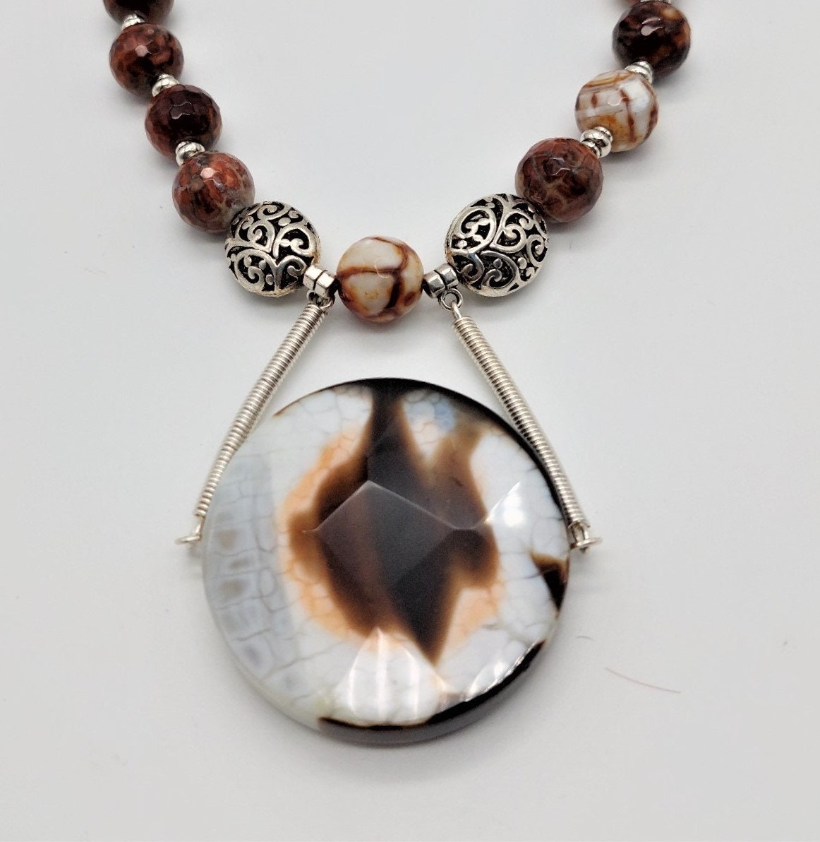 Brown and White Faceted Agate Disc Pendant Necklace with Crackle Agate beads