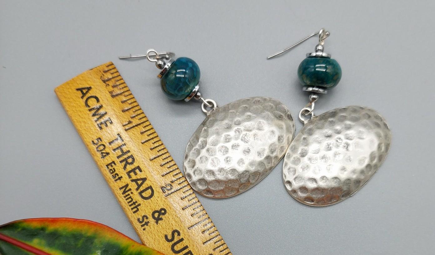 Hammered Zamak Silver Oval Dangle Earrings with Teal Agate Gemstone Beads