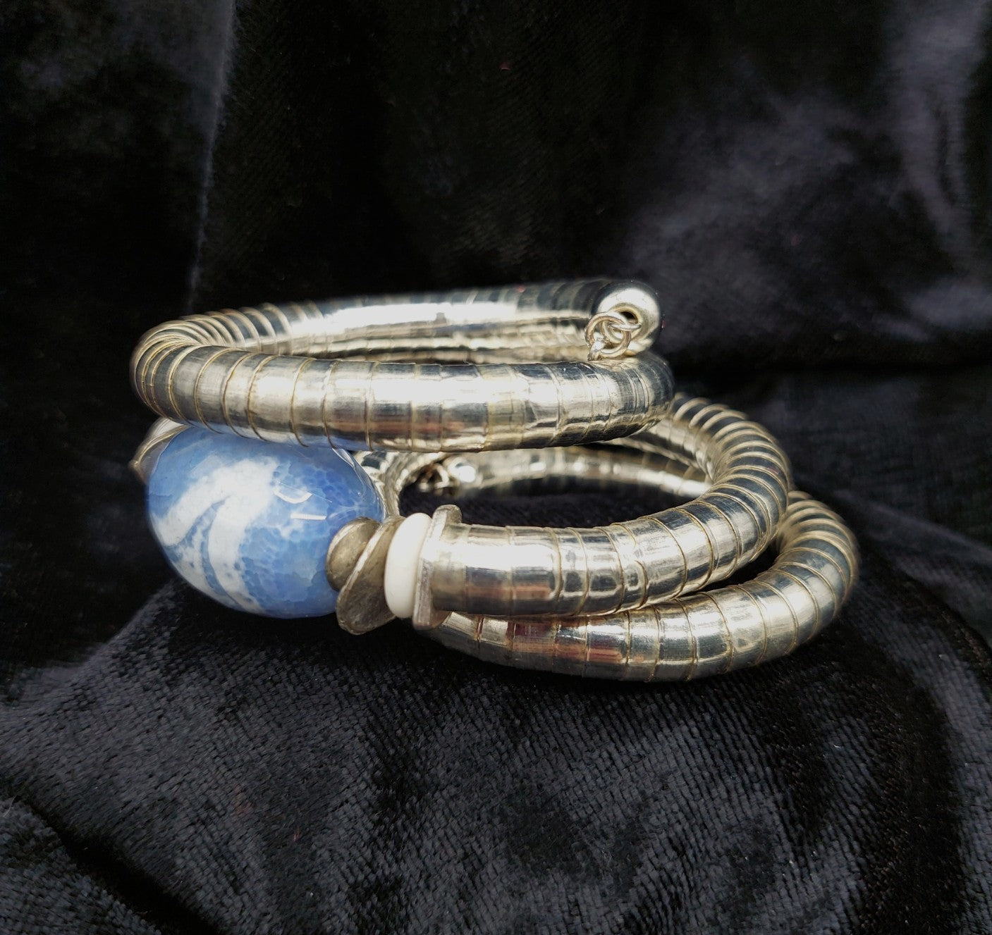 Bold blue and white oval agate gemstone wrap bracelet, One size fits most.