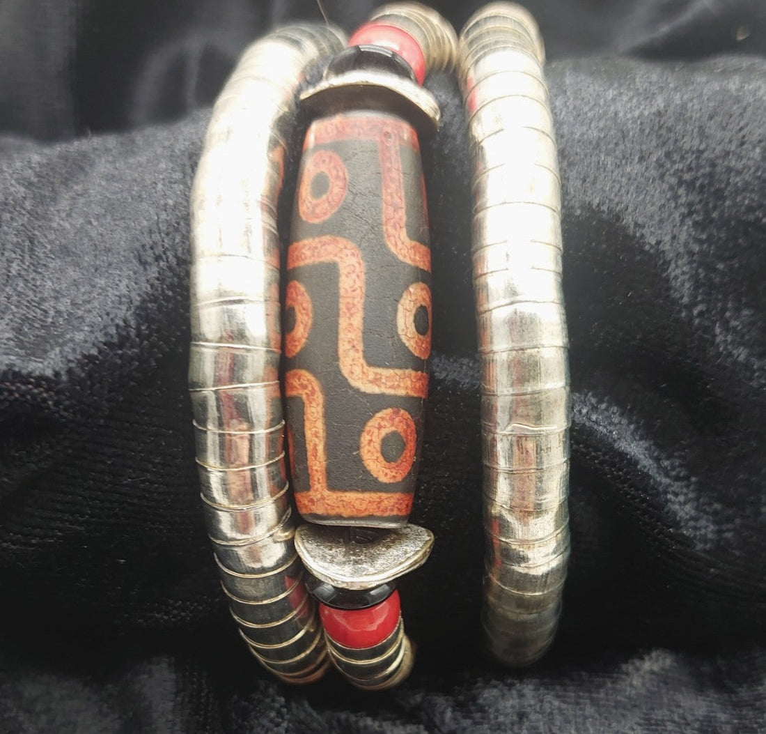 Red and Black Tibetan nine-eyed Dzi bead wrap bracelet